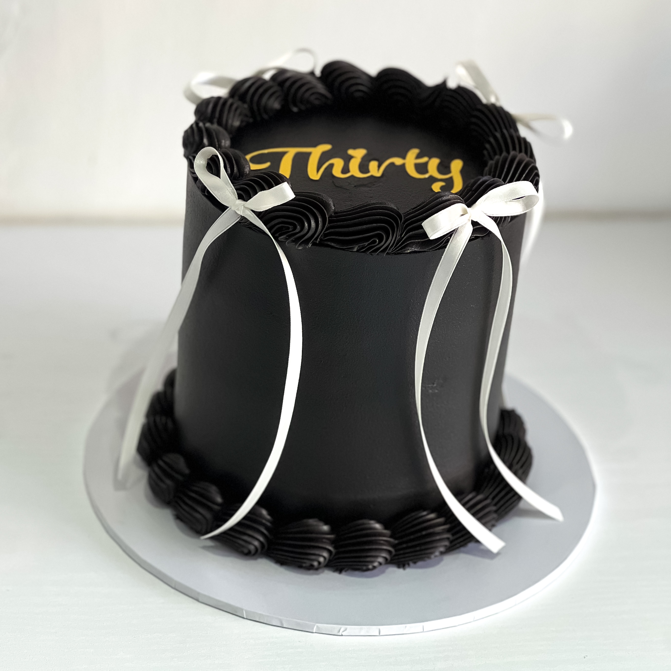 Piped shells and bows