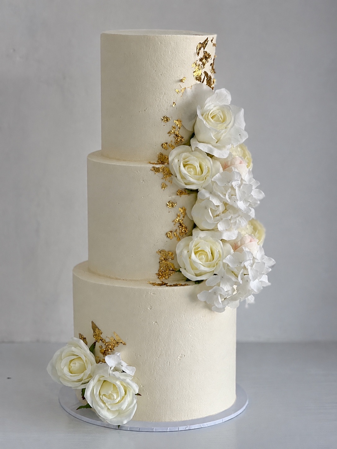 Owner wedding cake reference showing gilded decoration; flowers are also visible
